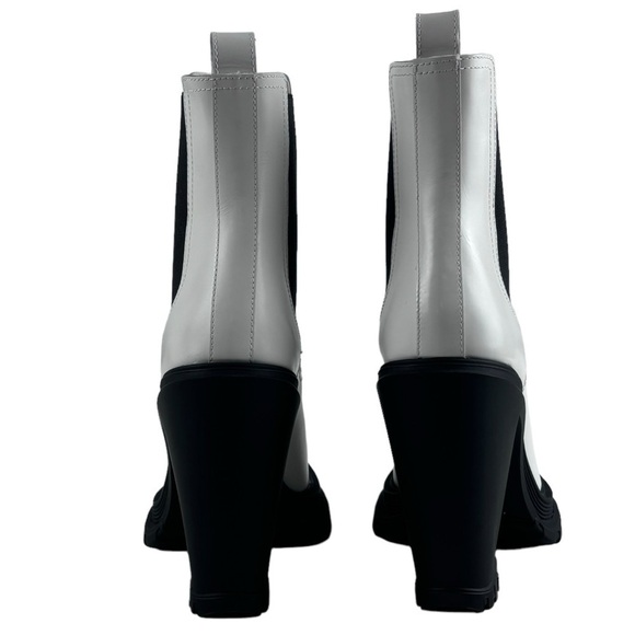 ALEXANDER MCQUEEN PATENT LEATHER WHITE BLACK TREAD HEELED MOD ANKLE BOOTS - Picture 11 of 16